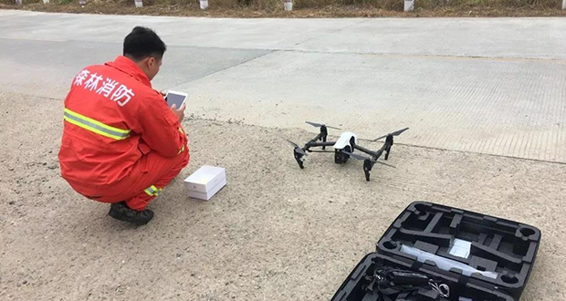能飛學員秦富生，利用無人機進行森林防火巡查